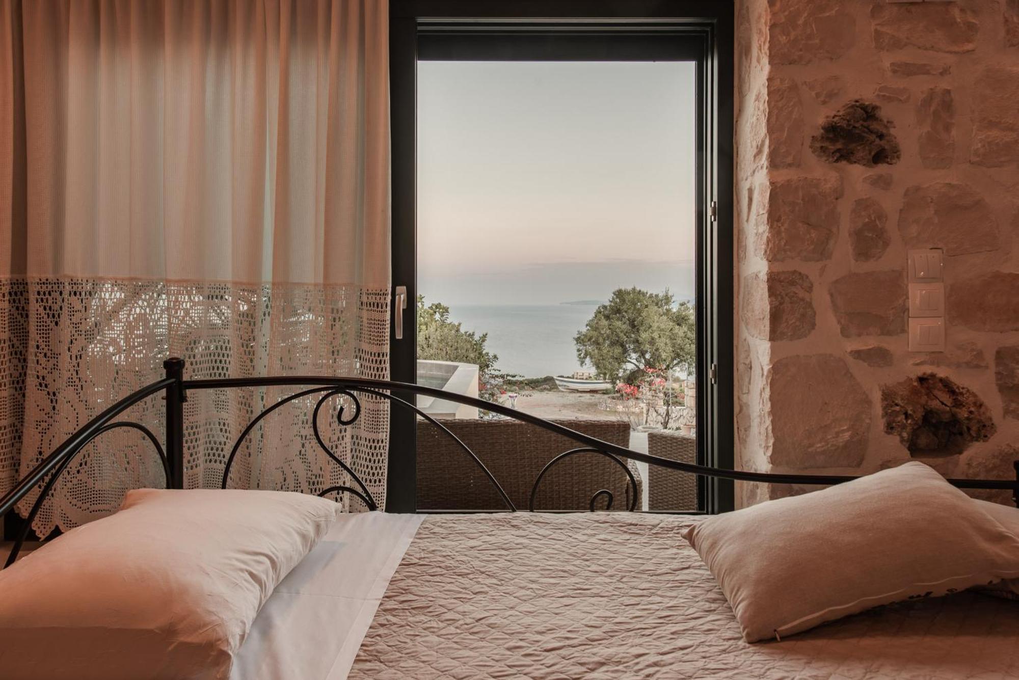 Anemos Guest House Korithion Exterior photo