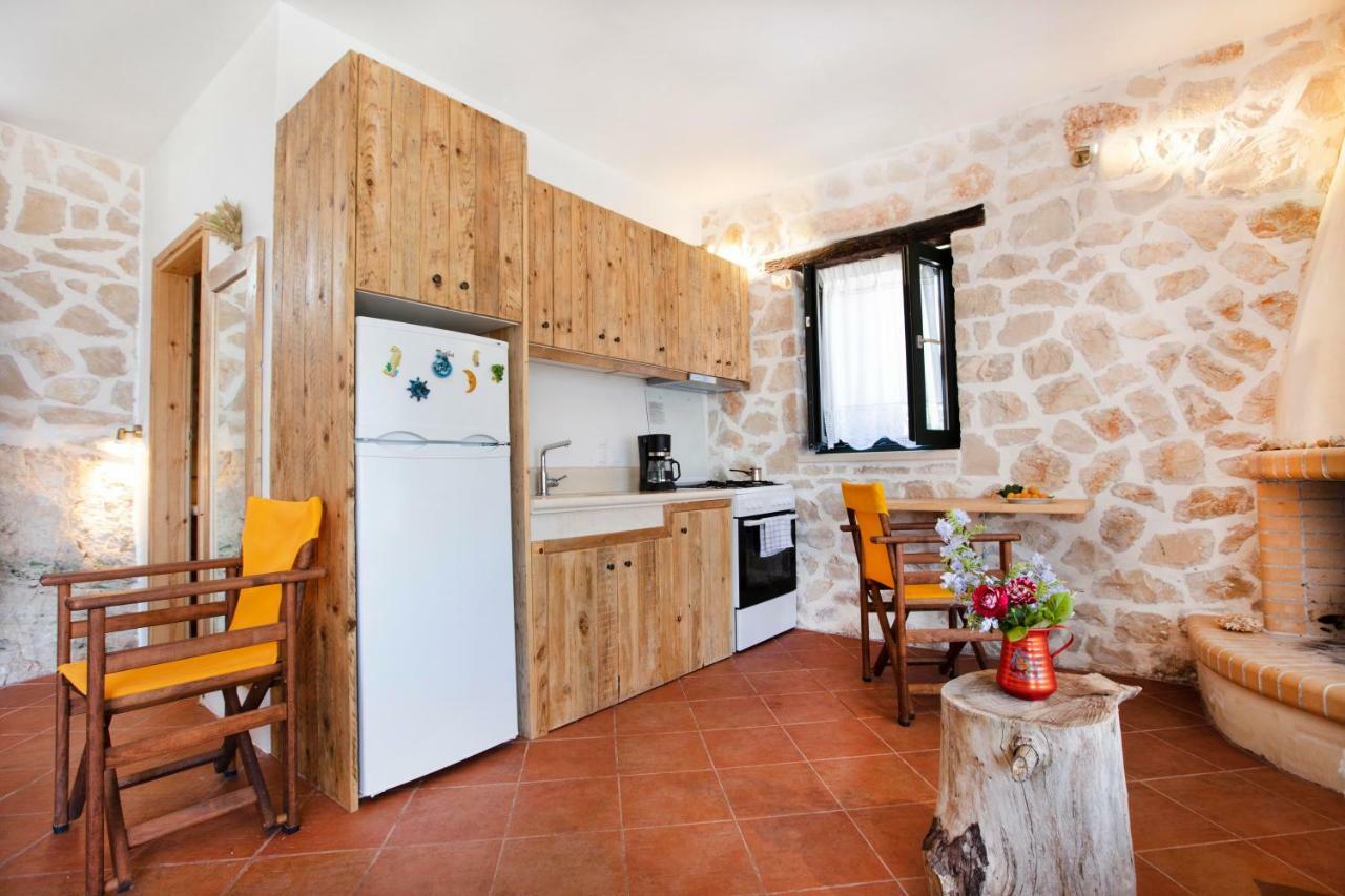 Anemos Guest House Korithion Exterior photo