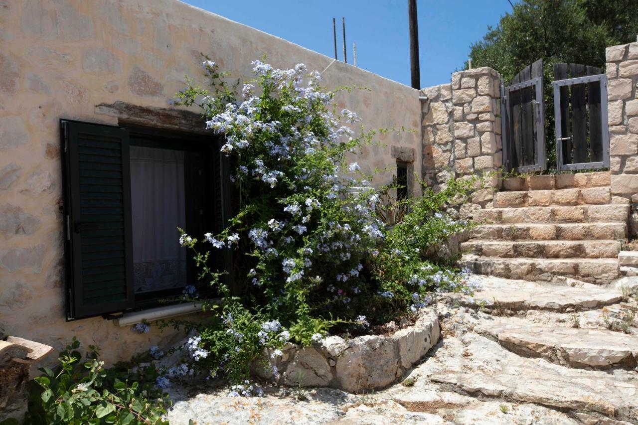 Anemos Guest House Korithion Exterior photo